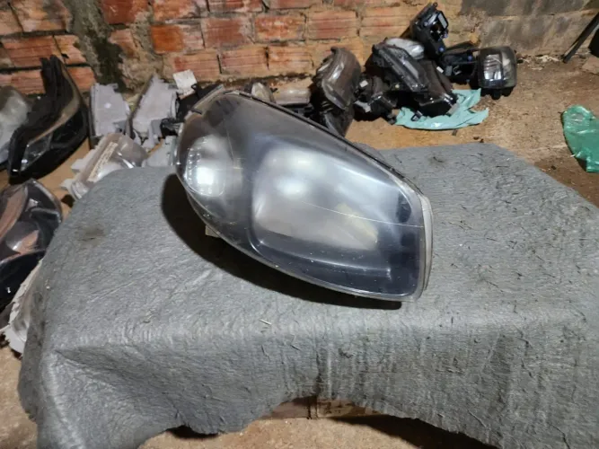 Farol direito UNO VIVACE máscara negra 10/14 BOM ESTADO
