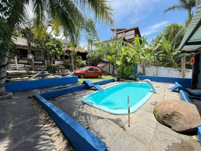 Casa rustica de 2 quartos, cozinha, area gourmet com piscina e churrasqueira a 200m da pra