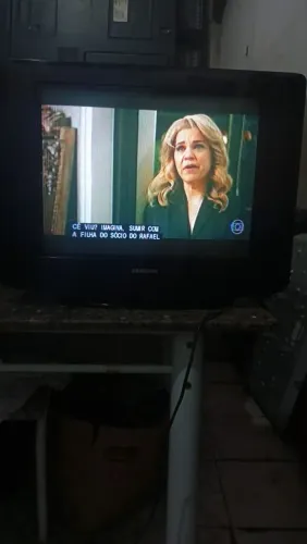 TV Samsung utrislin 21 polegadas com controle e conversor