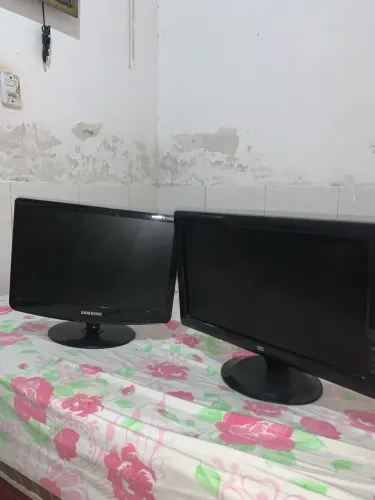 Vendo esses dois monitor 1 de 20 polegadas e outro de 19 