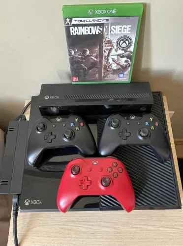 XBOX ONE 500 GB + 3 CONTROLES + KINECT + JOGO
