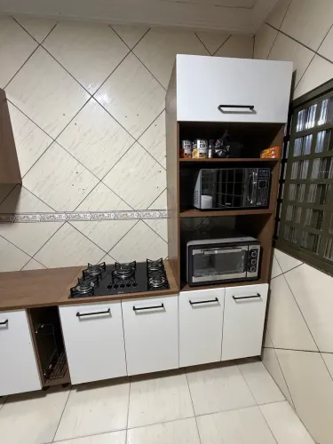 Armário de Cozinha e Mesa