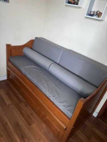 Sofá cama de madeira maciça