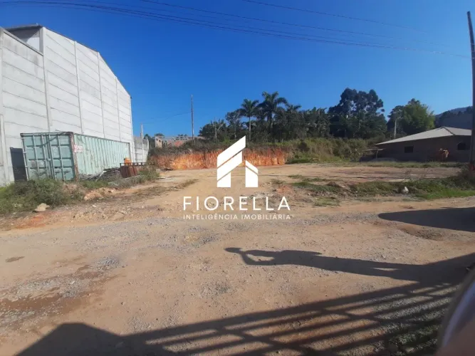 Terreno com 611 m² em Palhoça - Bela Vista