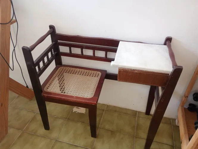 Vendo Mesa de telefone antiga 