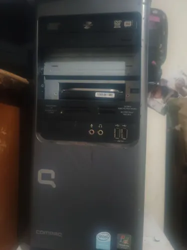 Vendo computador Compaq com monitor Positivo, funcionando normalmente.