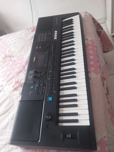 Teclado yamaha psr e473 seminovo vai com pedal fonte cabo