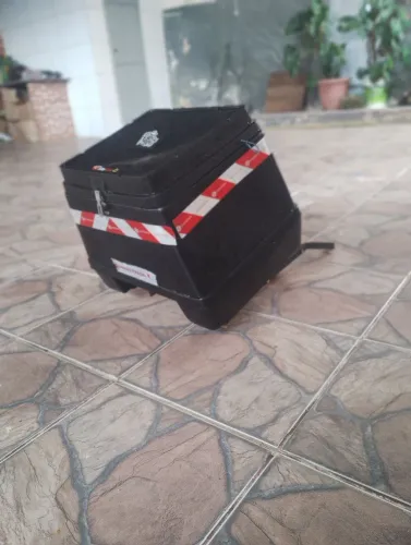 Baú muito novo