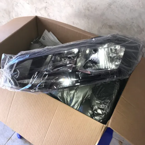 FAROL  POLO ORIGINAL COM LAMPADAS LADO ESQ NOVO 20/21/22/23/24