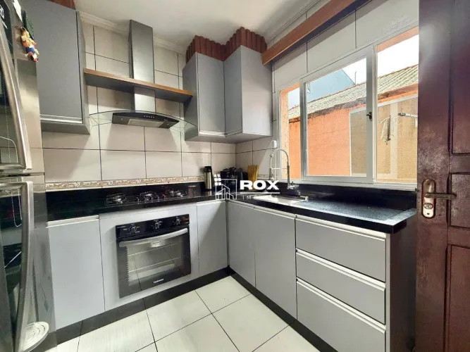 Sobrado com 3 quartos, sendo 1 suíte à venda, 102 m² por R$ 400.000 - Costeira - Araucária
