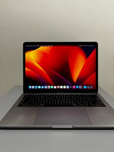 MacBook Pro impecável