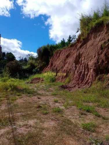 Terreno à venda de 300m² no Bairro Clube dos Oficiais em Suzano SP