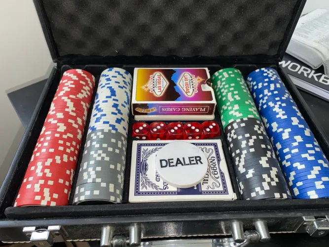 Maleta de Poker Premium 200 Fichas Clay Composite Las Vegas 11,5g