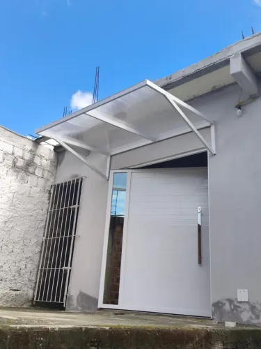 Toldo de policarbonato 