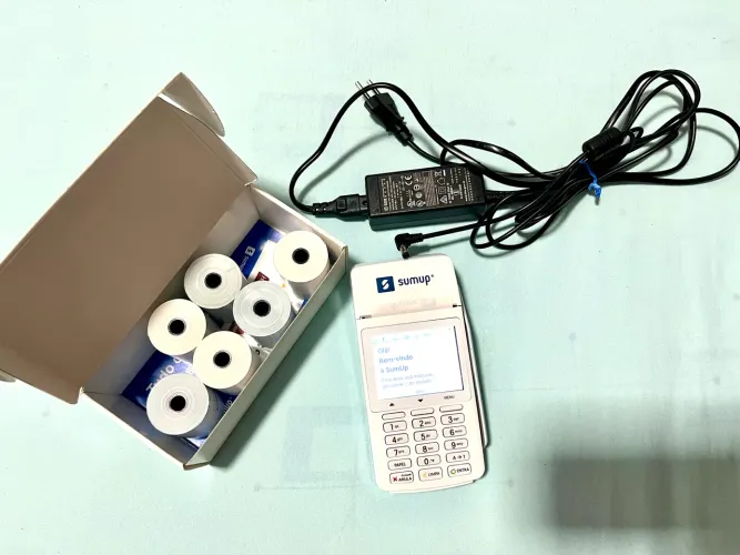 Máquina de cartão com bobina para imprimir seus comprovantes de venda.