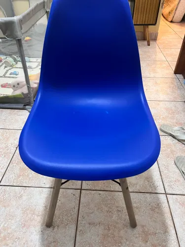 Cadeira Empório Tiffany Eames DSW Madeira Azul-Bic Assento Azul-Marinho
