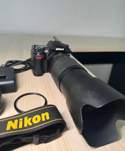 Nikon D7000 KIT COMPLETO, lente 70-300 f4.5 - 5.6, lente 50 mm f1.8 -5.6 e Flash