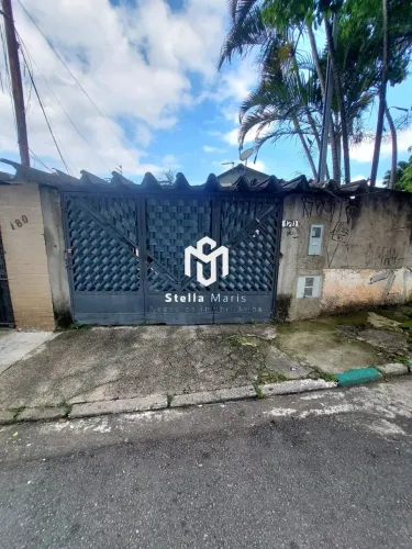 Casa com 2 dormitórios para locação em excelente localização!
