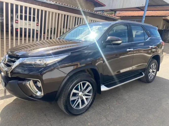 Toyota Hilux SW4 SRX 4X4 2.8 TDI 16V Dies. Aut. 2017