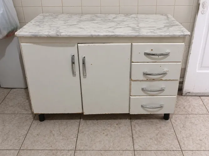 Balcão de Cozinha com 2 Portas, 4 Gavetas e Tampo Marmorizado