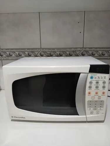 Forno microondas Electrolux 127v capacidade 18 litros