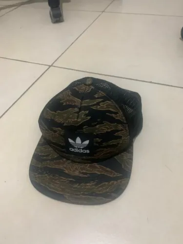 Boné Adidas original Camuflado novo 