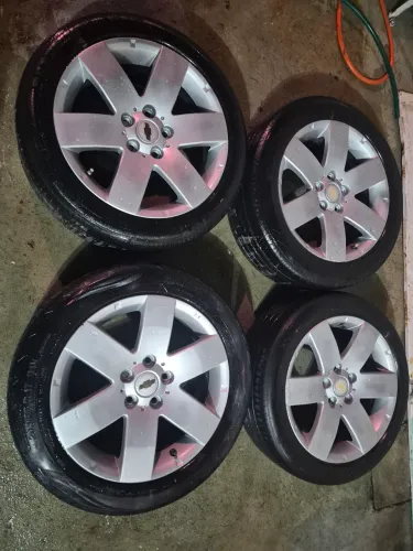 Roda 17 com pneu 