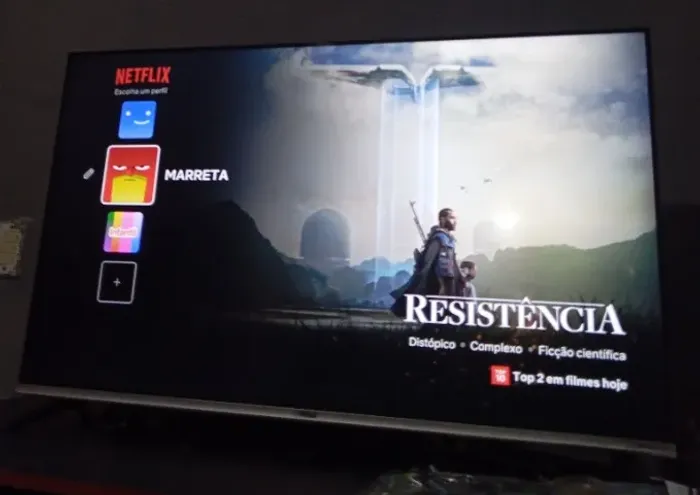 Smartv Philco Android 43 polegadas,muito conservada,nenhuma marca de uso,controle original