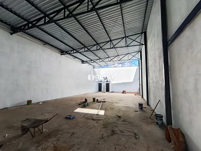 Galpão disponível para locação no bairro Residencial Fruta Do Conde em Uberlândia-MG