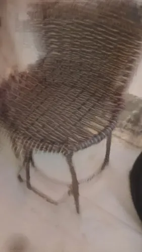vendo mesa retratiu com 2 cadeiras