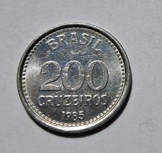 Moeda Brasileira de 200 Cruzeiros - 1985