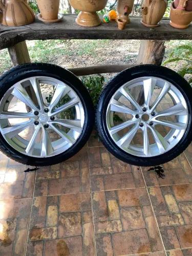 RODAS ORIGINAIS HYUNDAI AZERA ARO 20 + PNEUS PIRELLI 
