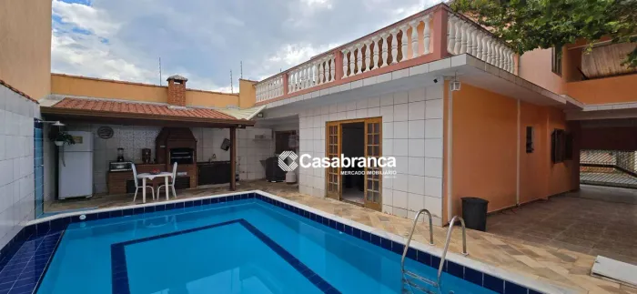 Casa com 4 quartos à venda no Jardim Nova Ipanema em Sorocaba/SP.