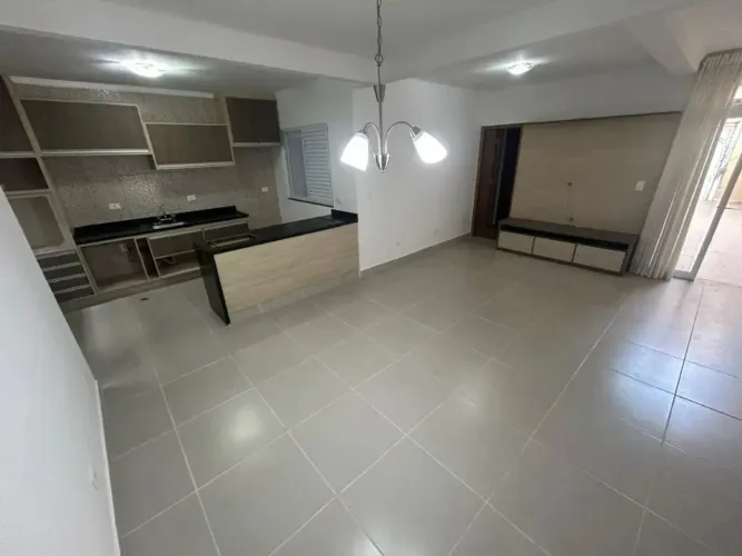 Casa à venda na Vila Yara, Osasco - 3 dormitórios, 2 banheiros, cozinha e garagem
