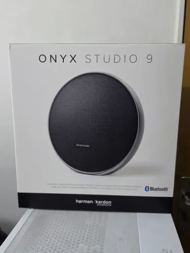 Caixa de Som HARMAN KARDON Onyx Studio 9 Bluetooth, Preta | Alça de Metal - Nova/Lacrada