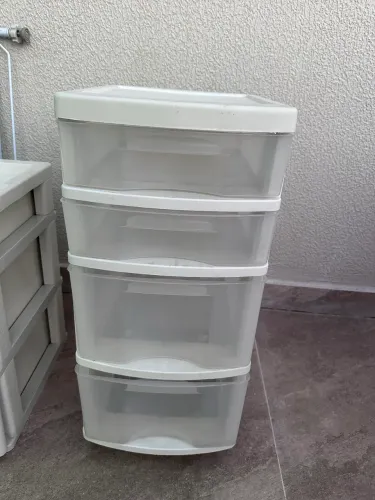 Gaveteiro de plástico com rodinhas