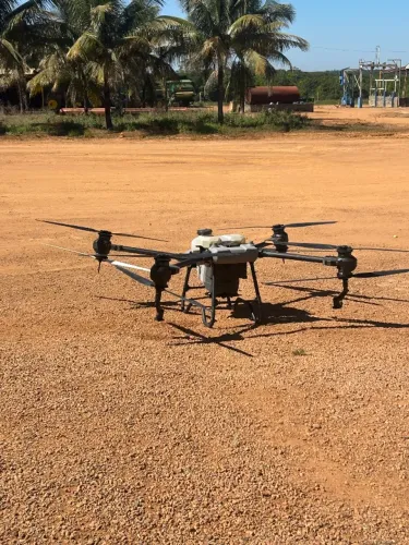 Drone DJI T40 pulverizaçao agricola