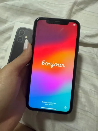 IPhone 11 Tudo original, semi novo (Mulher)
