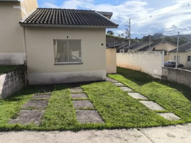 Casa em jambeiro. 