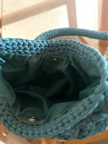 Bolsa Artesanal em Crochê de Fio de Malha - Azul Turquesa (Com Alça de Corrente e Tassel)