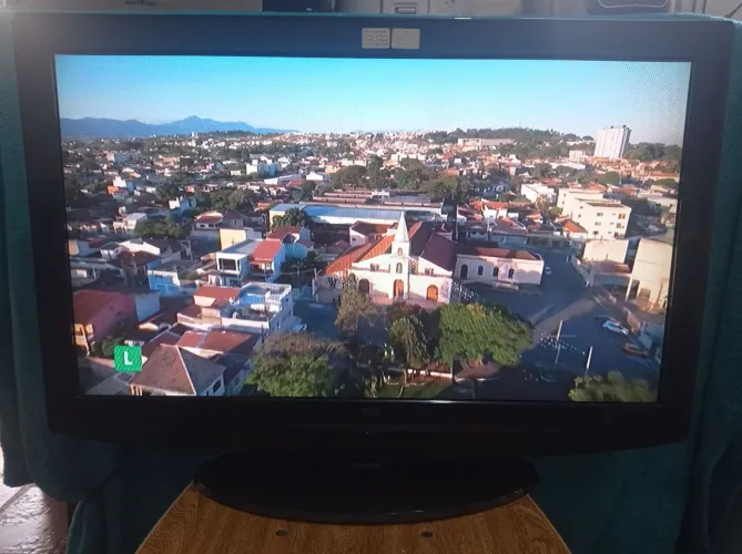 Duas TVs à venda 