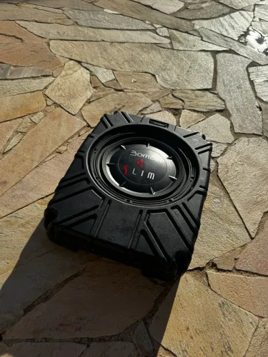 Caixa automotiva Subwoofer Bomber Slim 10" 200W RMS - Excelente Estado e funcionando.