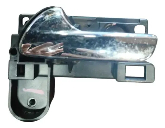 Maçaneta Interna Esquerda Dodge Journey Freemont  2009 2010 Cromado Traseira