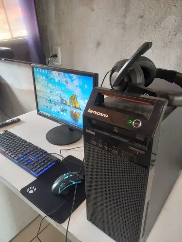Computador completo no ponto de usar