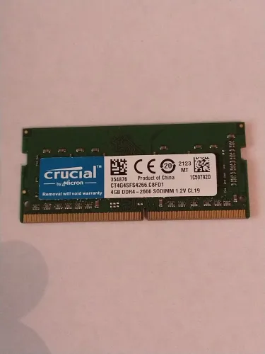 Crucial DDR4.