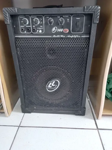Caixa de som amplificada antiga