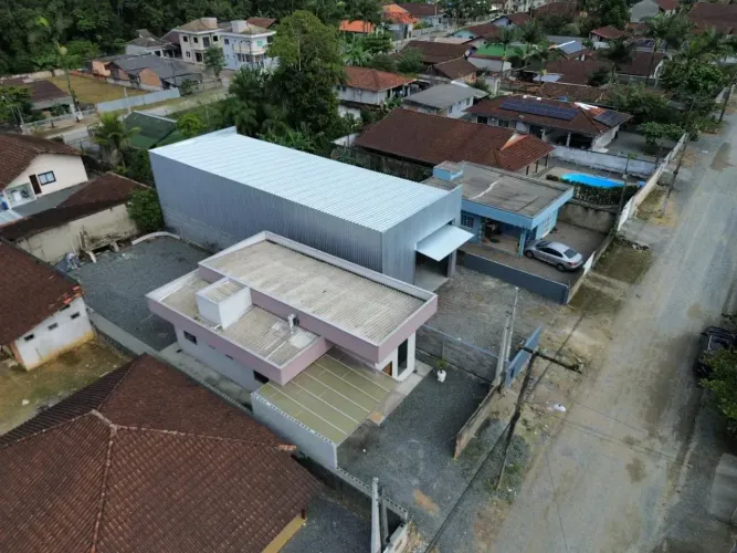 Galpão/Depósito/Armazém para aluguel possui 220 metros quadrados