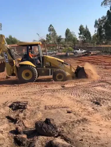 Locação de Retroescavadeira com Operador