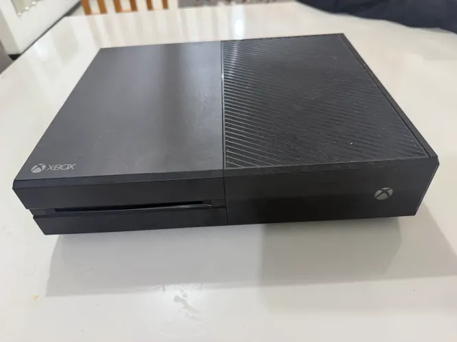 Vendo Xbox one com 5 jogos