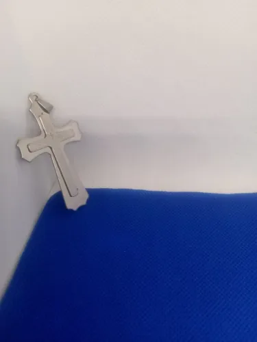 Pingente crucifixo masculino em aço inox com aproximadamente 6,5cmX4cm